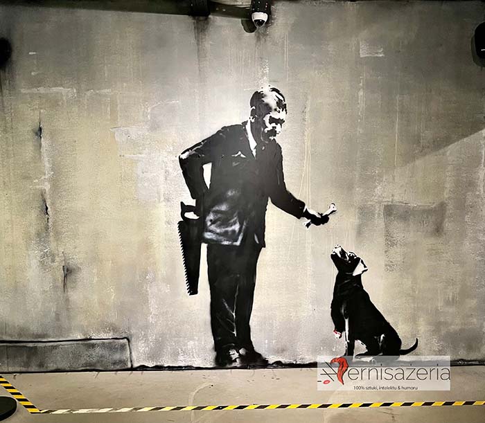 Banksy-Man-gives-a-Dog-the-Bone