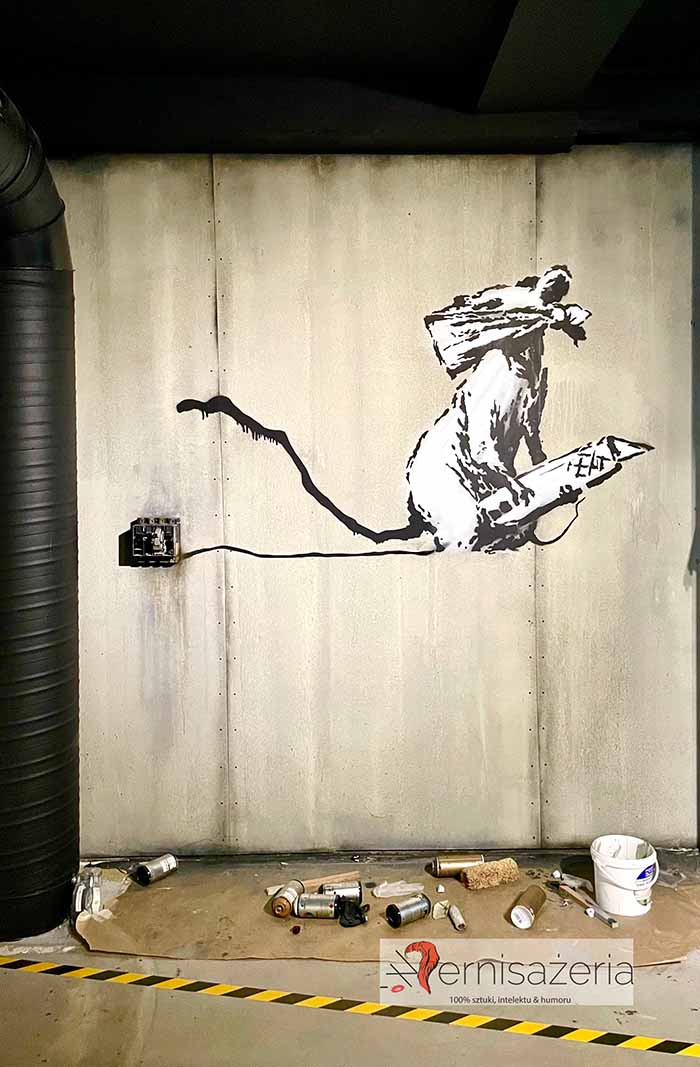 Banksy-mural-na-znaku-parkingu-Centrum-Pompidou