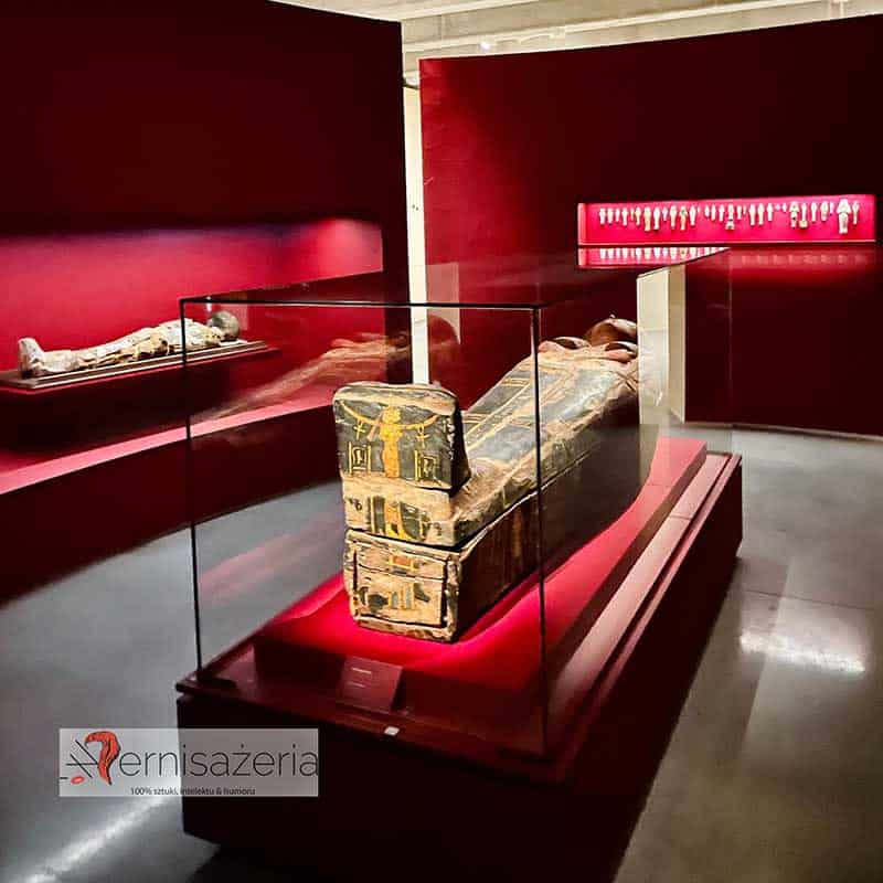 Sarkofag Neferiit, w głębi mumia chłopca, Magia starożytnego Egiptu, Muzeum Narodowe w Lublinie