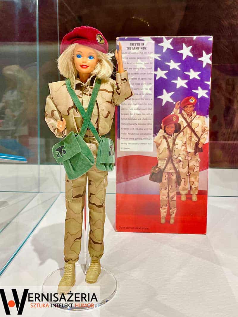 Wystawa Barbie. Nieznane oblicza. Barbie w wojsku. Army Barbie Stars 'n Stripes Edition