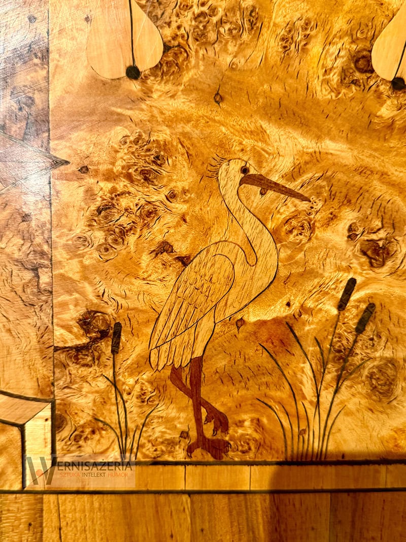 PATRONAT WERNISAŻERII: „Mit mebli Kolbuszewskich”, Muzeum Zamkowe w Sandomierz 60 Intarsja z motywem bociana - meble kolbuszowskie - XVIII wiek - wystawa Mit mebli kolbuszowskich