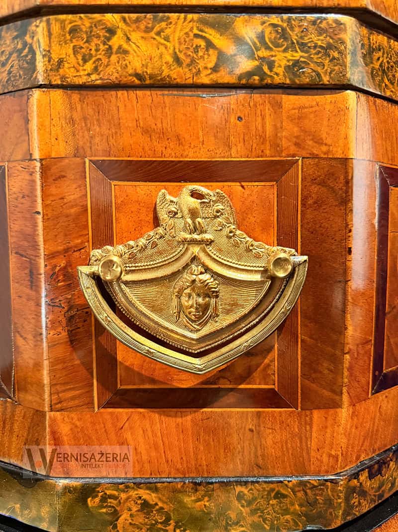 PATRONAT WERNISAŻERII: „Mit mebli Kolbuszewskich”, Muzeum Zamkowe w Sandomierz 63 Praska kolbuszowska - uchwyt z medalionem - XVIII wiek - wystawa Mit mebli kolbuszowskich