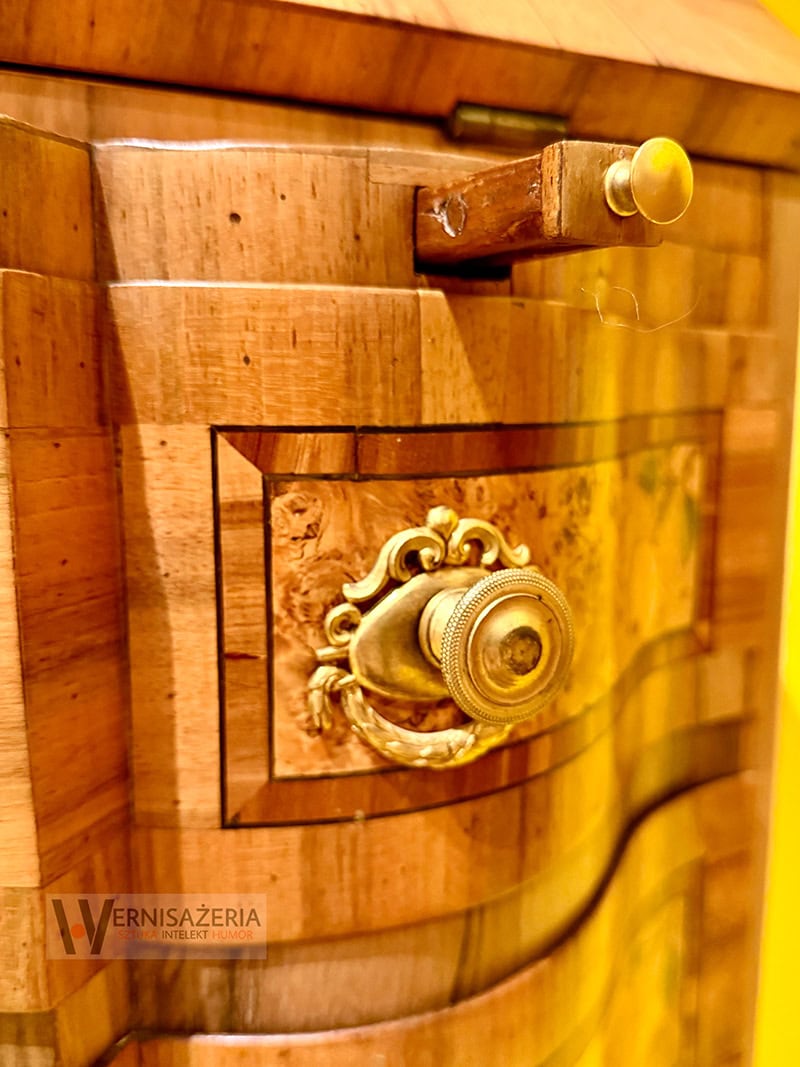 PATRONAT WERNISAŻERII: „Mit mebli Kolbuszewskich”, Muzeum Zamkowe w Sandomierz 42 Praska kolbuszowska - uchwyt z gałką i dekoracyjnym okuciem - XVIII wiek - wystawa Mit mebli kolbuszowskich