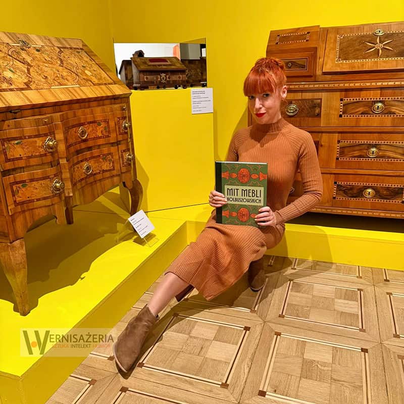 PATRONAT WERNISAŻERII: „Mit mebli Kolbuszewskich”, Muzeum Zamkowe w Sandomierz 71 Wernisażeria - dr Kamila Tuszyńska na wystawie Mit mebli kolbuszowskich - Muzeum Zamkowe w Sandomierzu